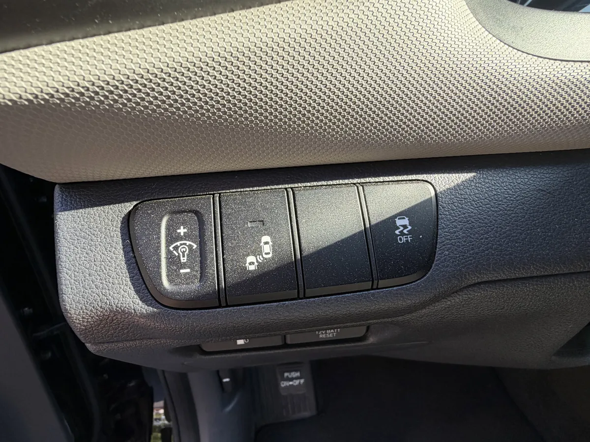 2017 Hyundai Ioniq Hybrid Limited thumbnail 13