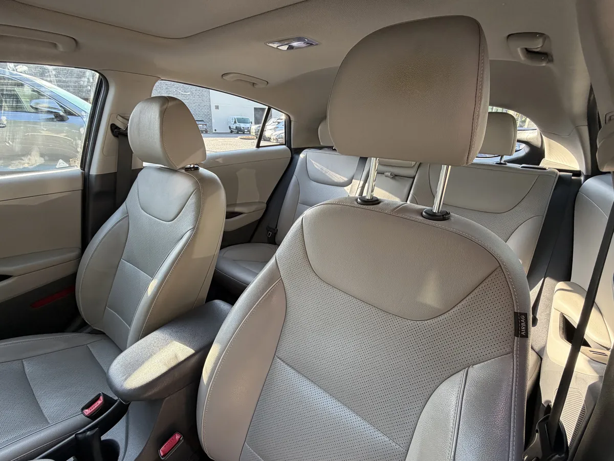 2017 Hyundai Ioniq Hybrid Limited thumbnail 16