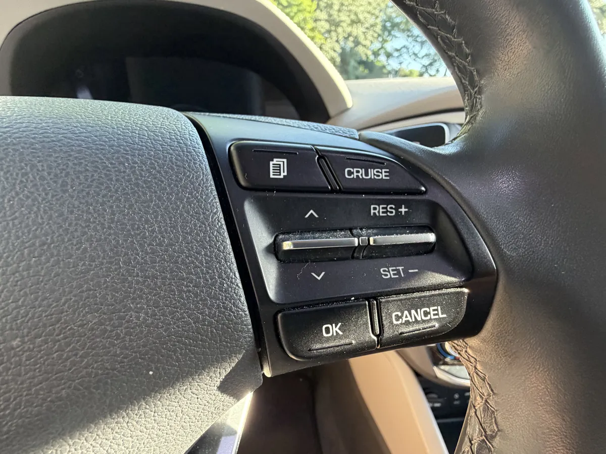 2017 Hyundai Ioniq Hybrid Limited thumbnail 18