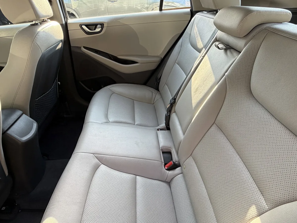 2017 Hyundai Ioniq Hybrid Limited thumbnail 31