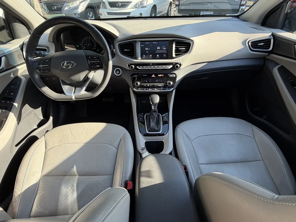2017 Hyundai Ioniq Hybrid Limited thumbnail 34