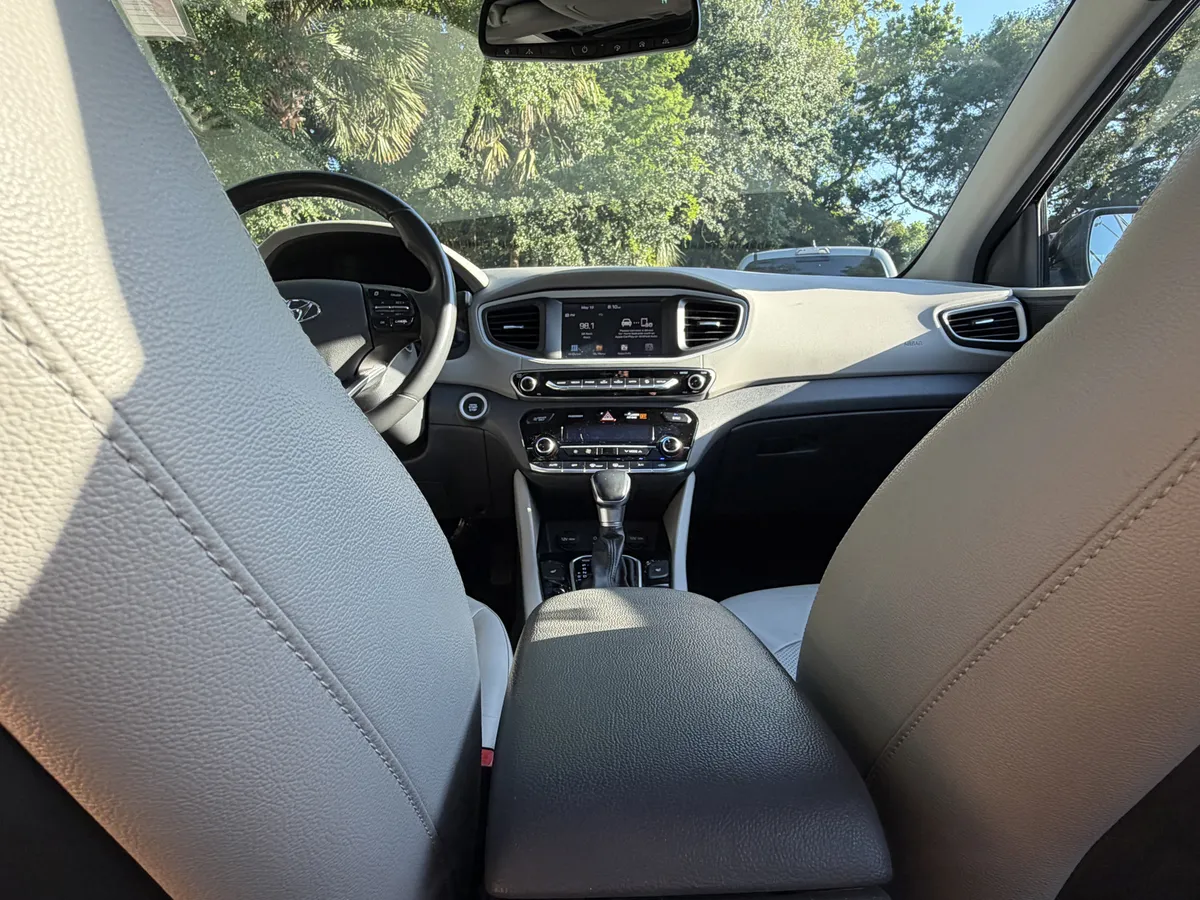 2017 Hyundai Ioniq Hybrid Limited thumbnail 37