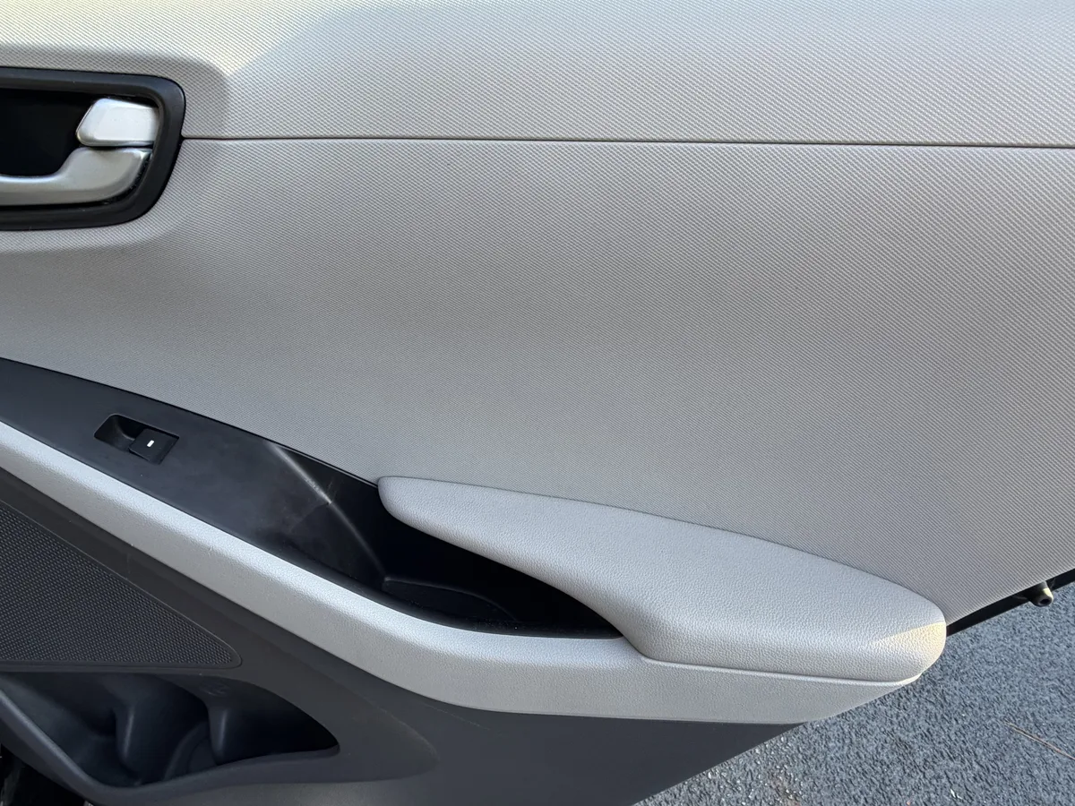 2017 Hyundai Ioniq Hybrid Limited thumbnail 38