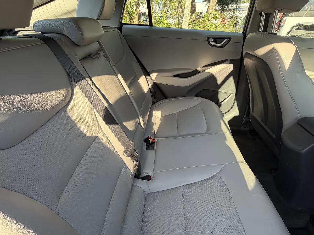 2017 Hyundai Ioniq Hybrid Limited thumbnail 40