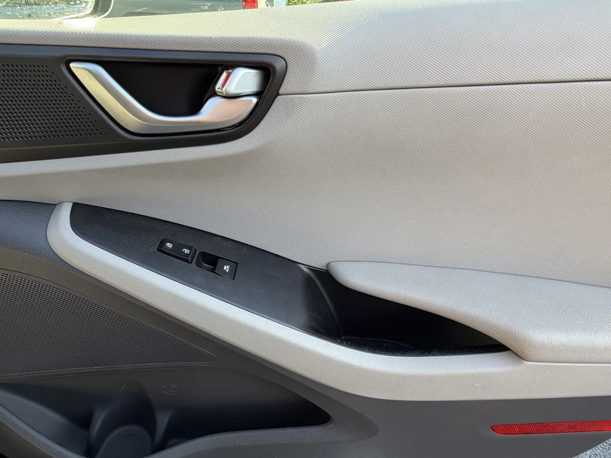 2017 Hyundai Ioniq Hybrid Limited thumbnail 42