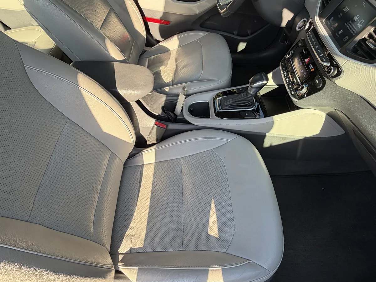 2017 Hyundai Ioniq Hybrid Limited thumbnail 43