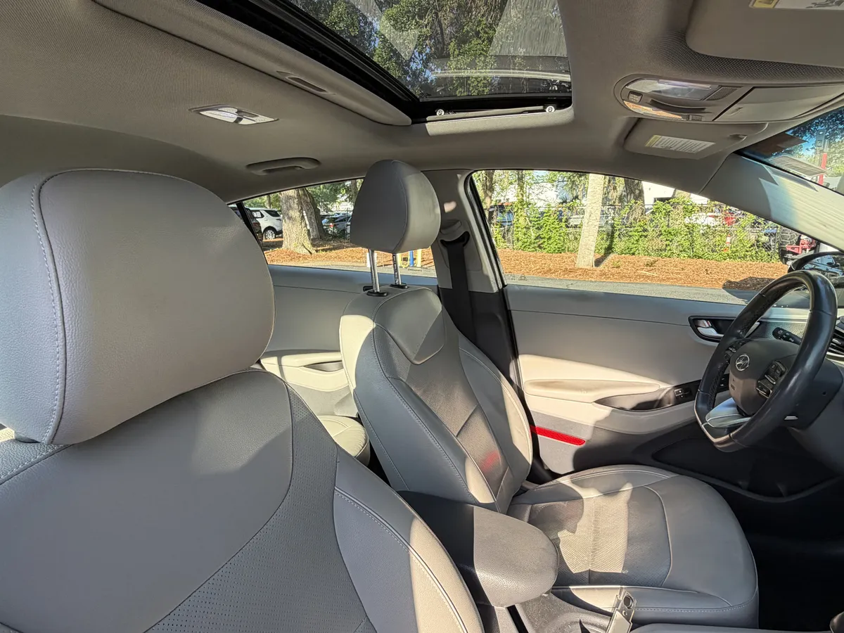 2017 Hyundai Ioniq Hybrid Limited thumbnail 45