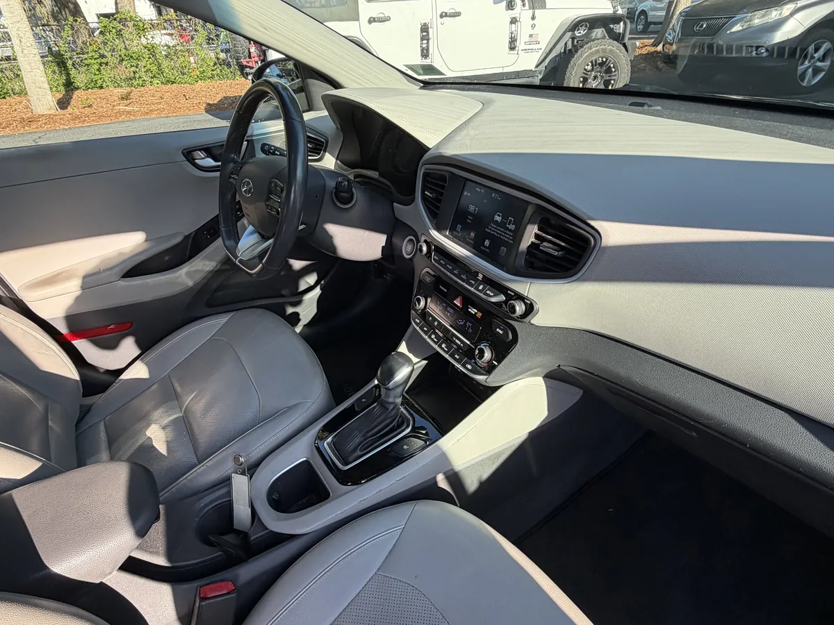 2017 Hyundai Ioniq Hybrid Limited thumbnail 47