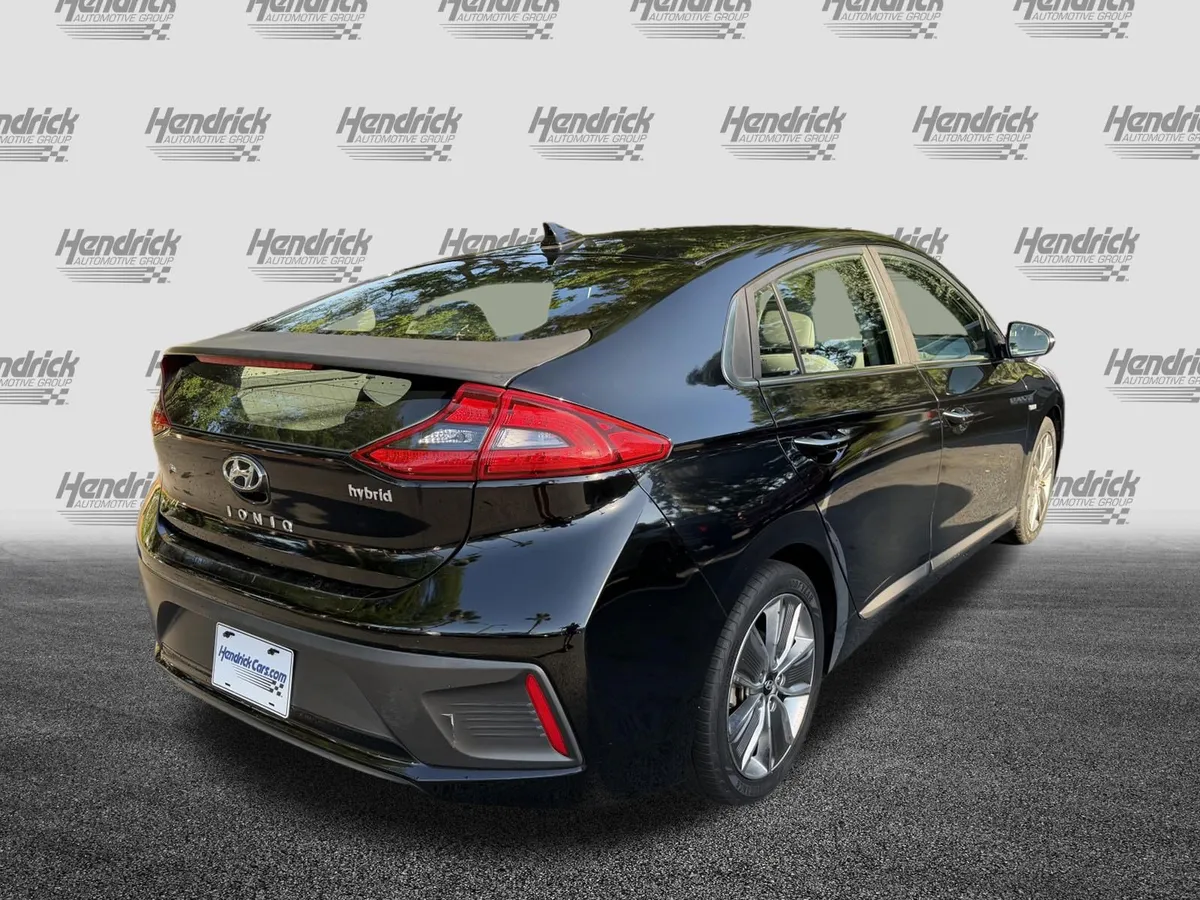 2017 Hyundai Ioniq Hybrid Limited thumbnail 8