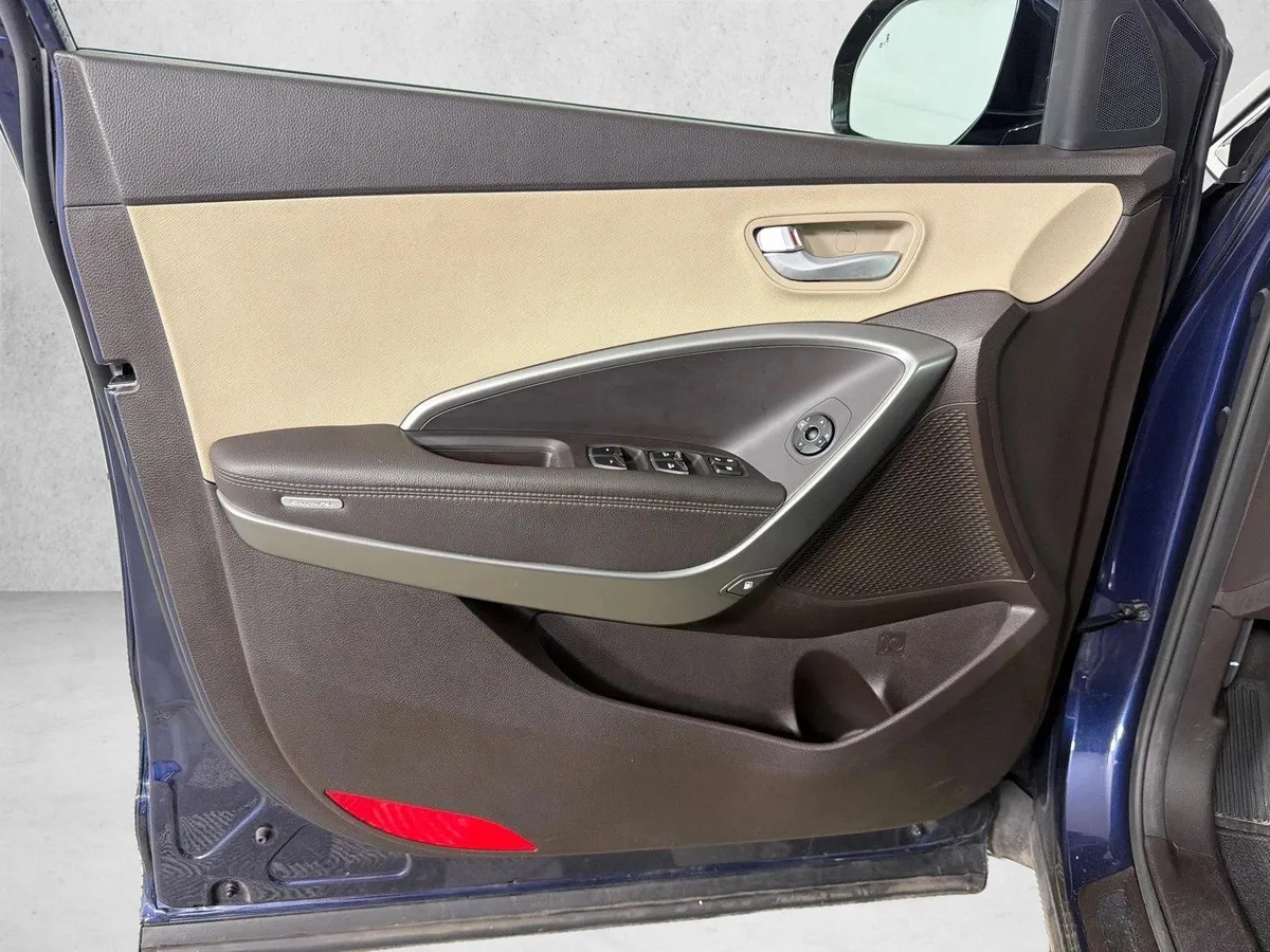 2017 Hyundai Santa Fe SE thumbnail 10