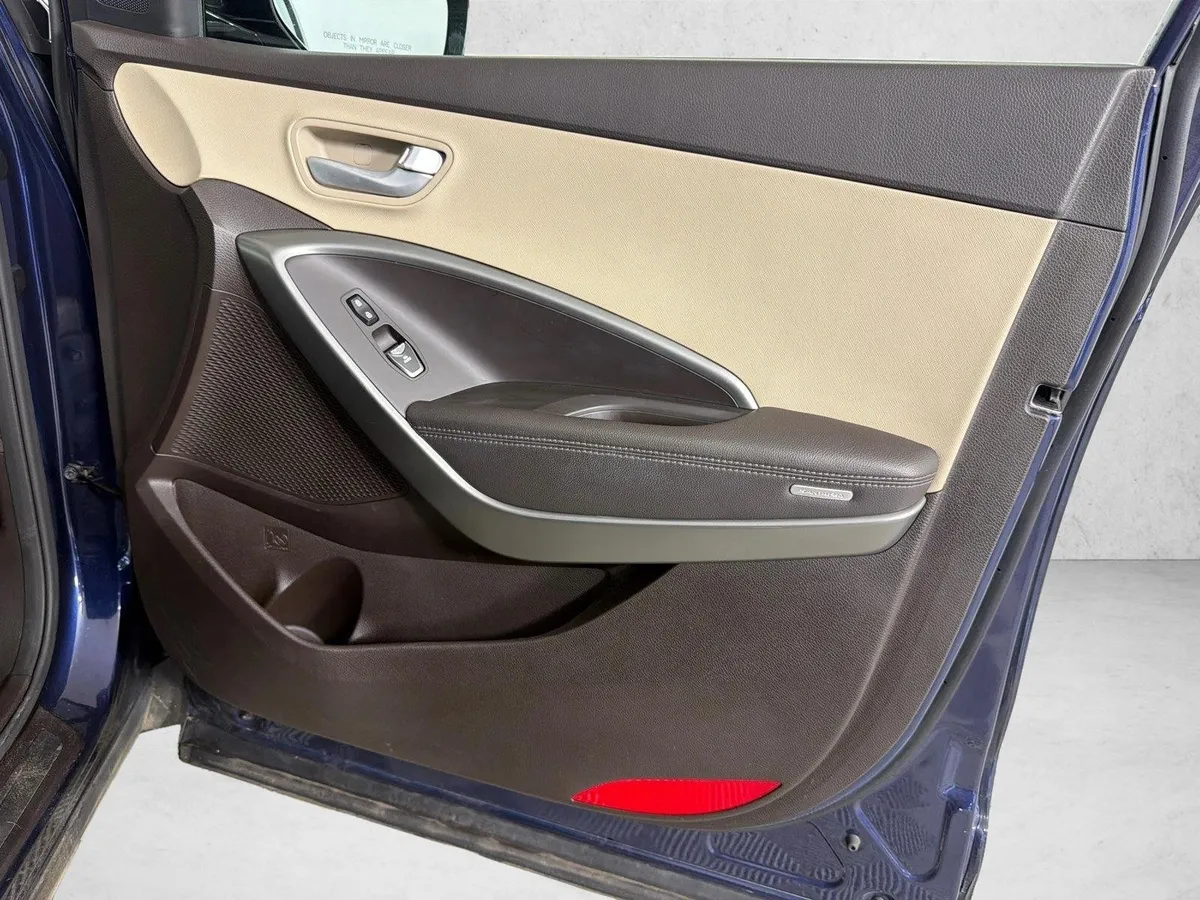 2017 Hyundai Santa Fe SE thumbnail 14