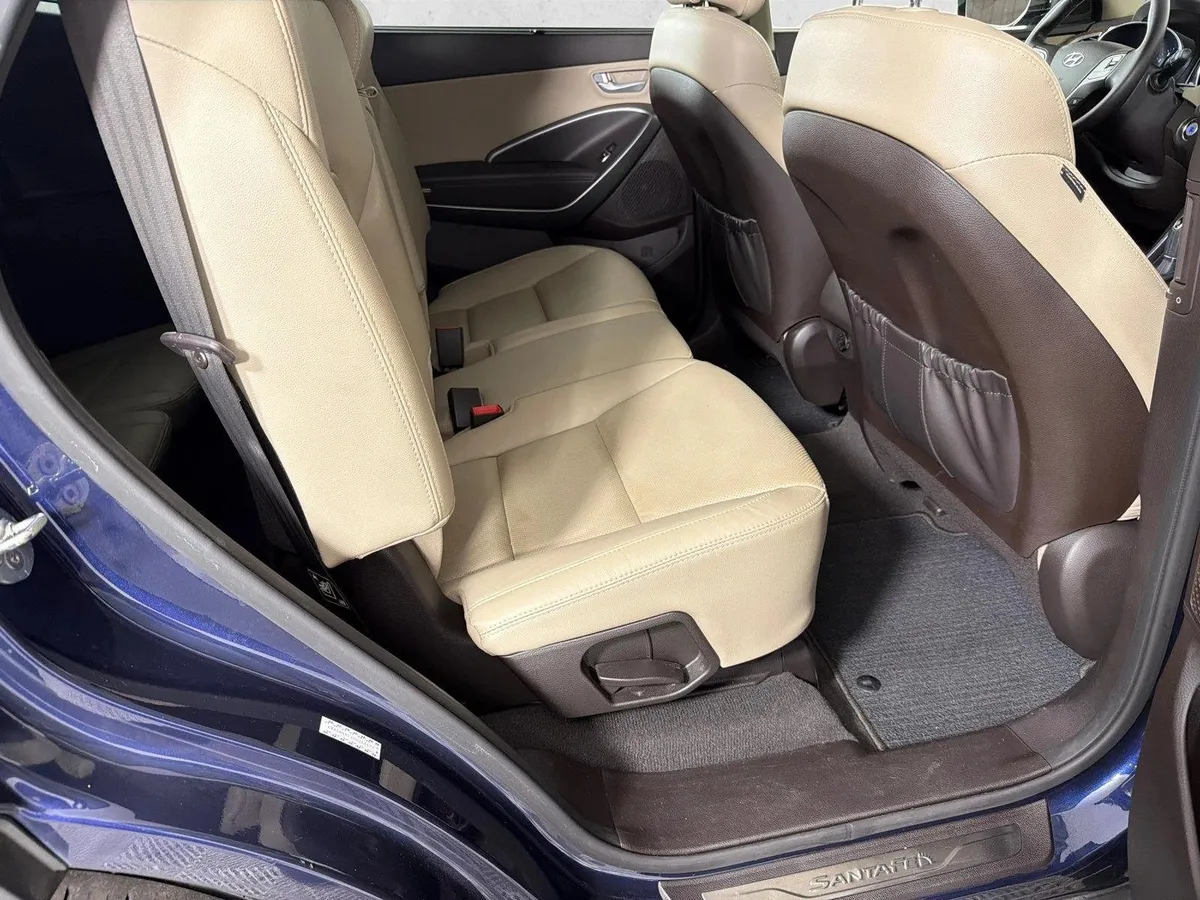2017 Hyundai Santa Fe SE thumbnail 15
