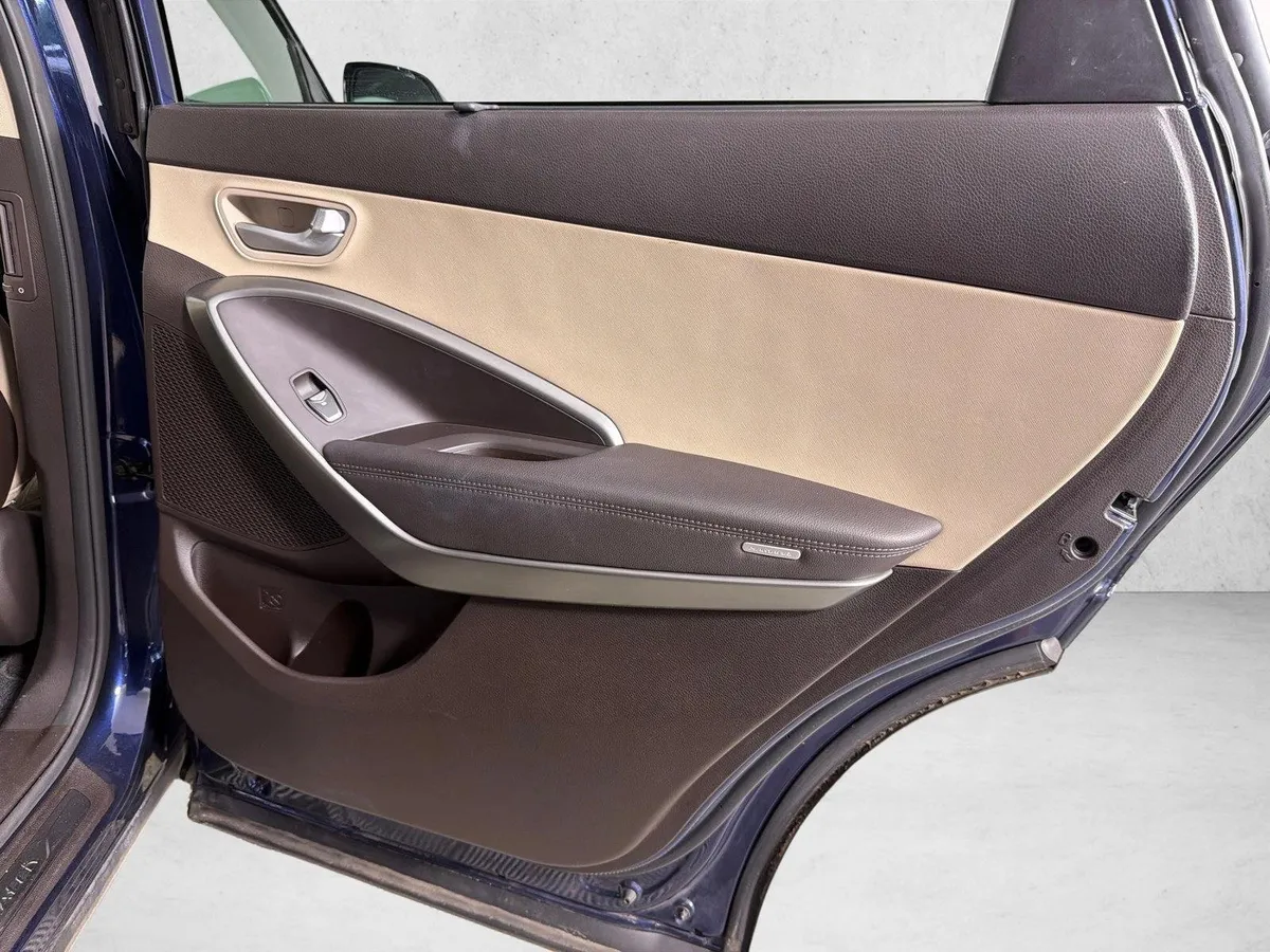 2017 Hyundai Santa Fe SE thumbnail 16