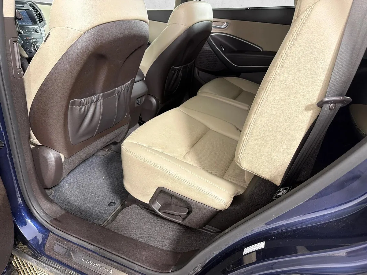 2017 Hyundai Santa Fe SE thumbnail 21