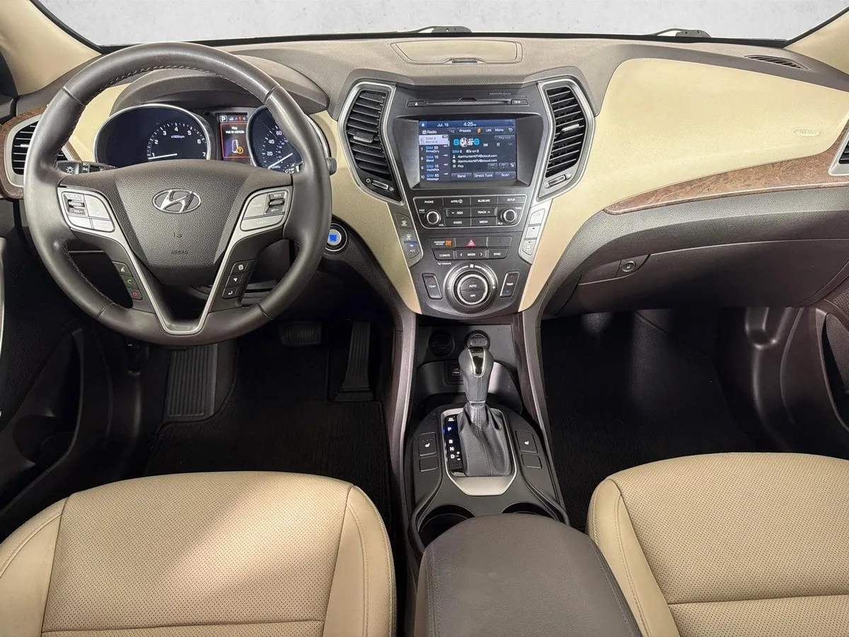 2017 Hyundai Santa Fe SE thumbnail 23