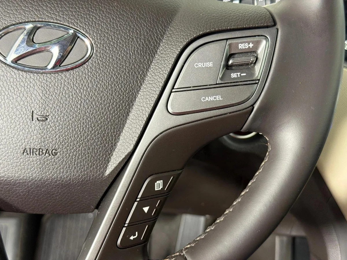 2017 Hyundai Santa Fe SE thumbnail 26