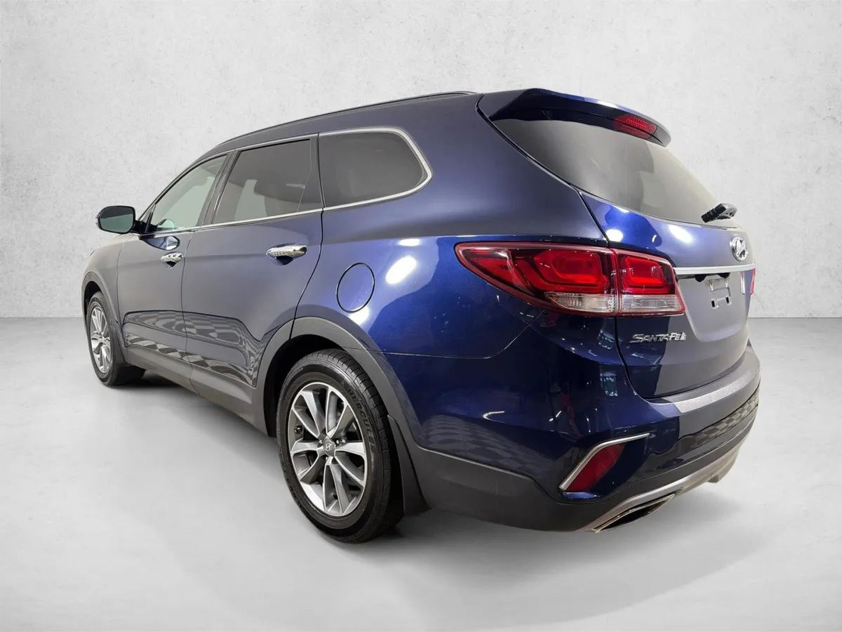 2017 Hyundai Santa Fe SE thumbnail 5