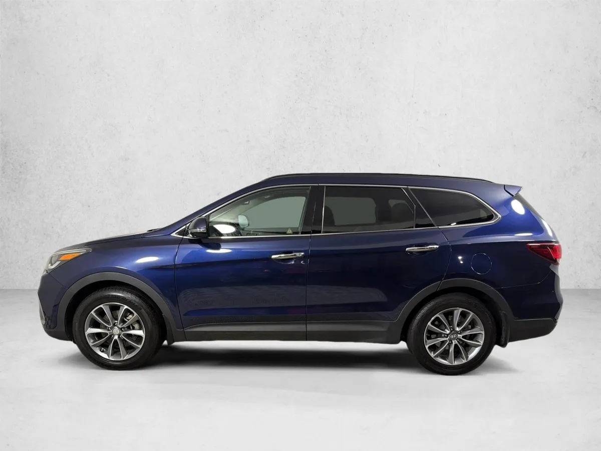2017 Hyundai Santa Fe SE thumbnail 6
