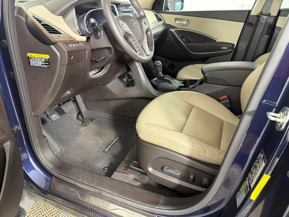 2017 Hyundai Santa Fe SE thumbnail 9