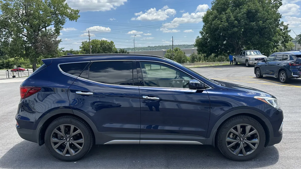 2017 Hyundai Santa Fe Sport 2.0T Ultimate thumbnail 10
