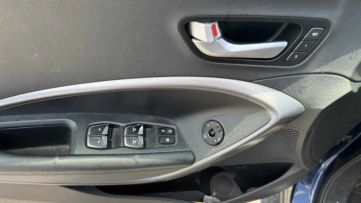 2017 Hyundai Santa Fe Sport 2.0T Ultimate thumbnail 16