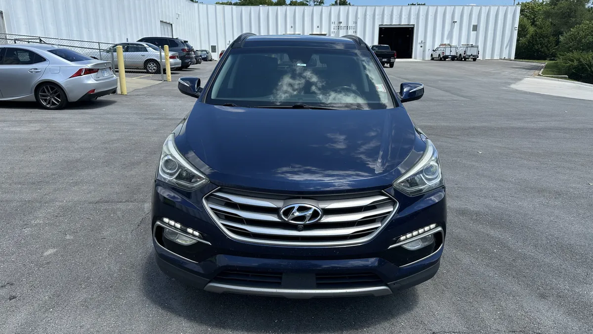 2017 Hyundai Santa Fe Sport 2.0T Ultimate thumbnail 2