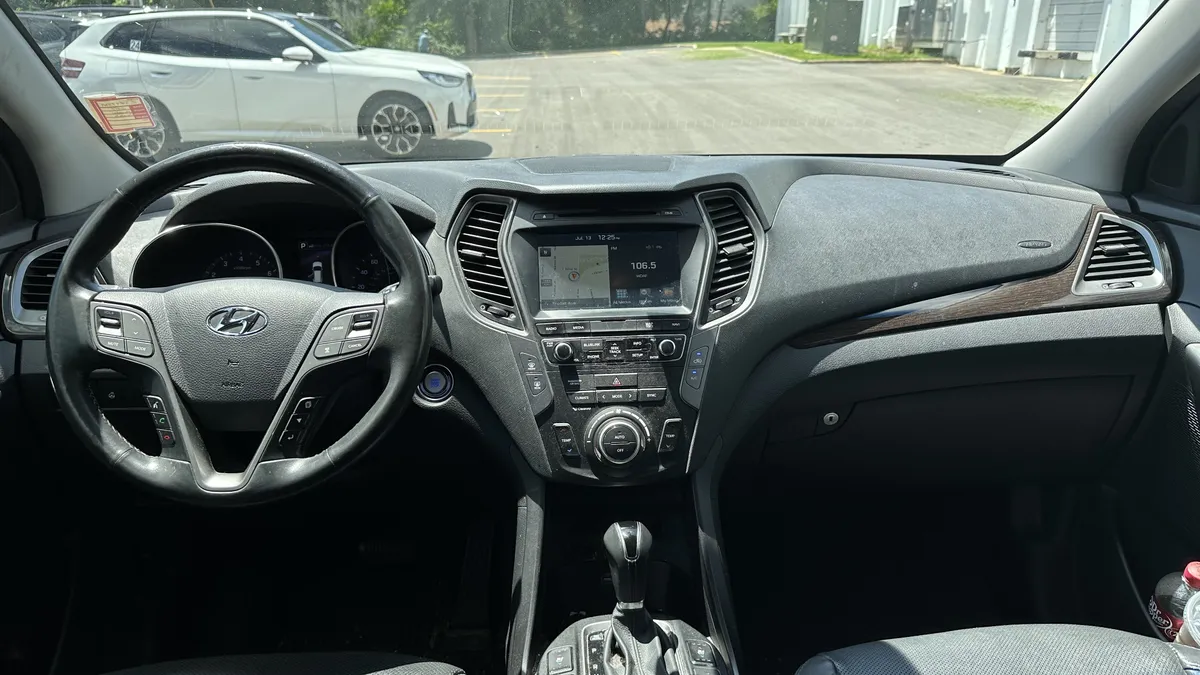 2017 Hyundai Santa Fe Sport 2.0T Ultimate thumbnail 25