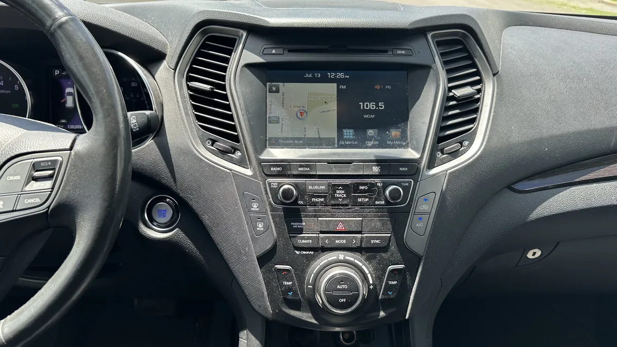 2017 Hyundai Santa Fe Sport 2.0T Ultimate thumbnail 26