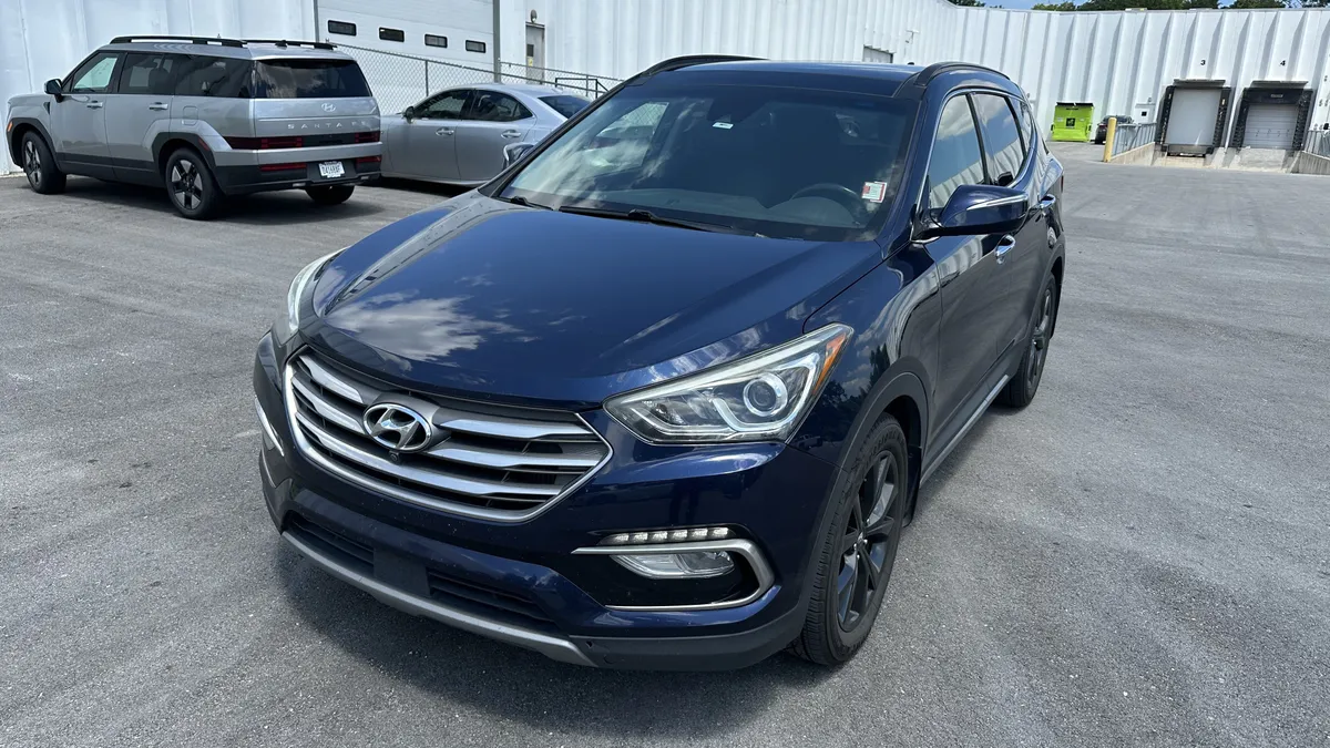 2017 Hyundai Santa Fe Sport 2.0T Ultimate thumbnail 4