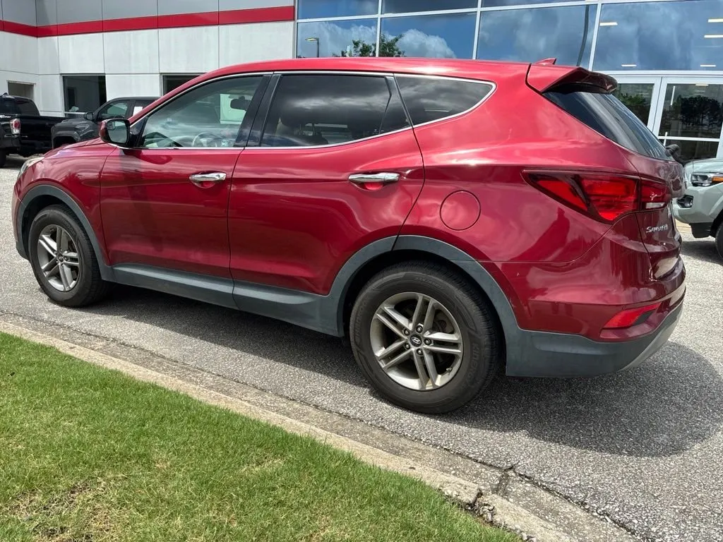 2017 Hyundai Santa Fe Sport 2.4 Base thumbnail 2