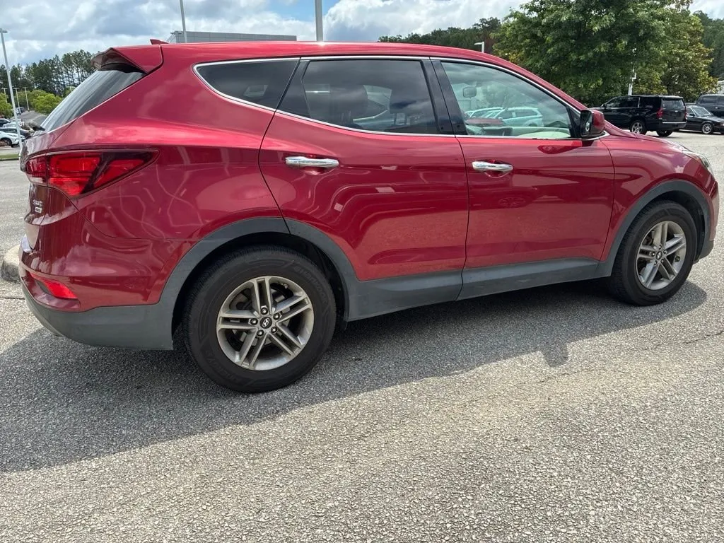 2017 Hyundai Santa Fe Sport 2.4 Base thumbnail 3
