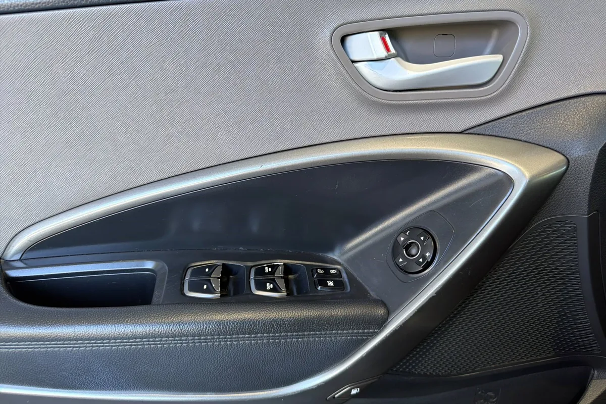 2017 Hyundai Santa Fe Sport 2.4L thumbnail 11