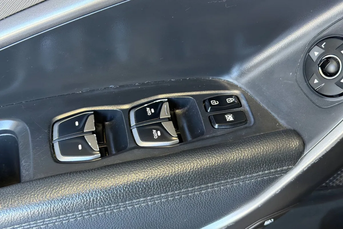 2017 Hyundai Santa Fe Sport 2.4L thumbnail 12