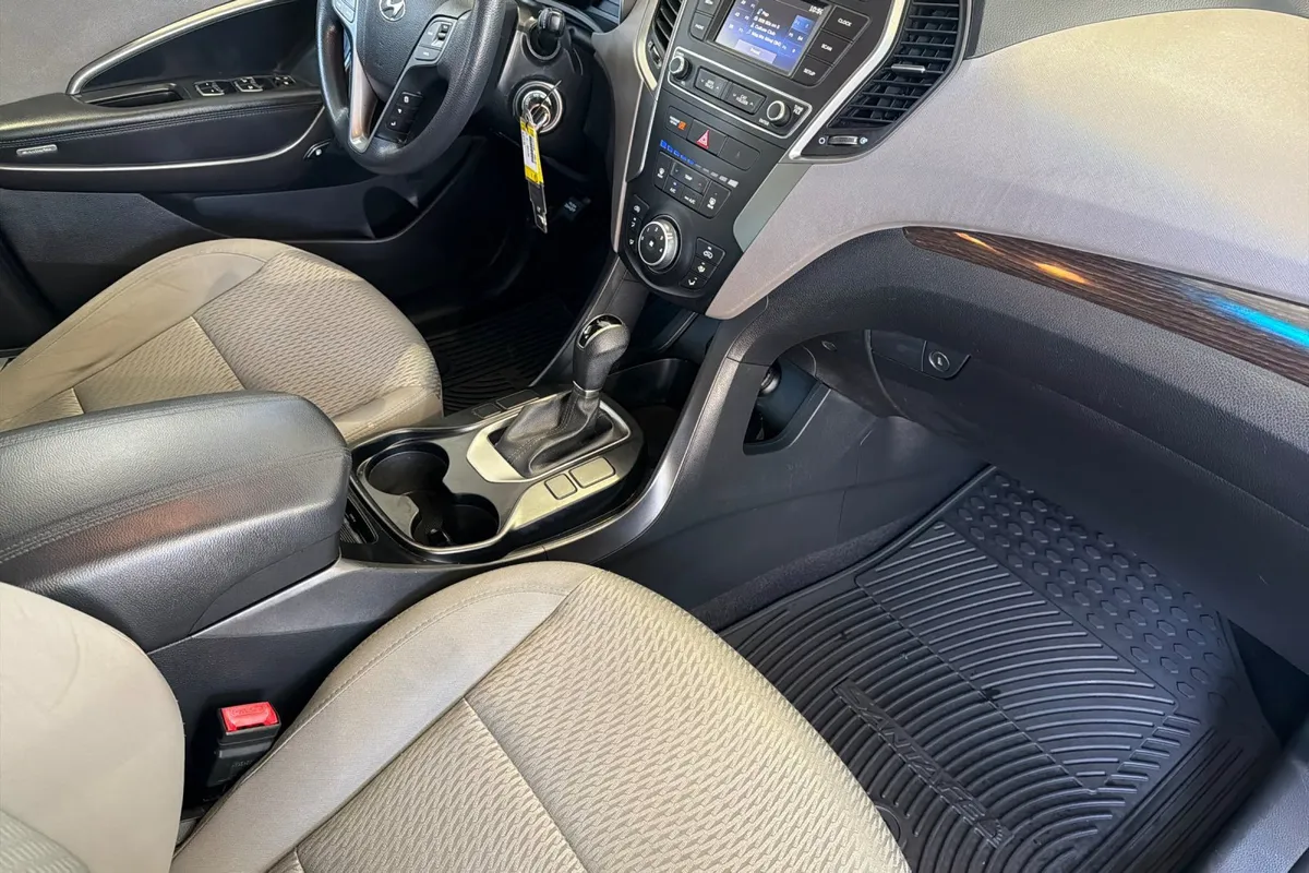 2017 Hyundai Santa Fe Sport 2.4L thumbnail 19