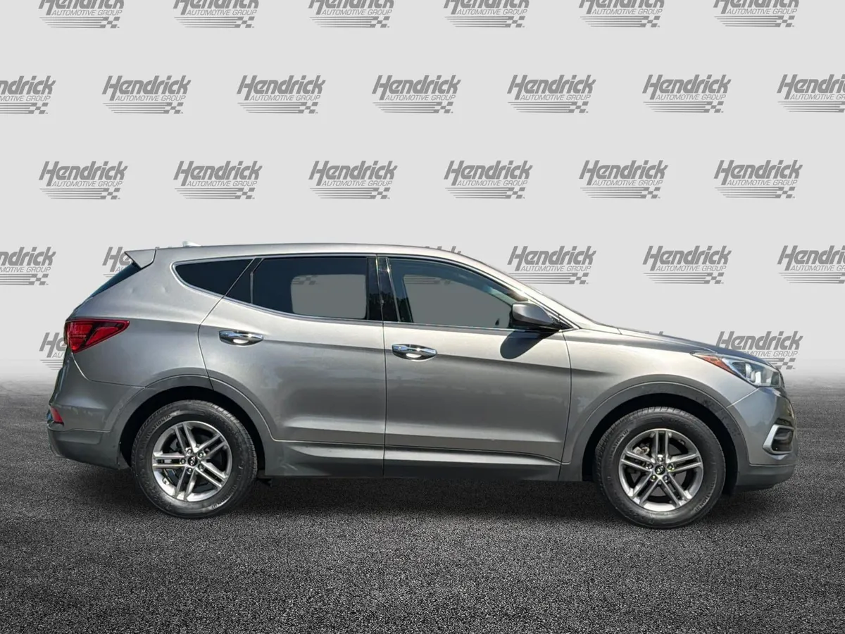 2017 Hyundai Santa Fe Sport 2.4L thumbnail 2