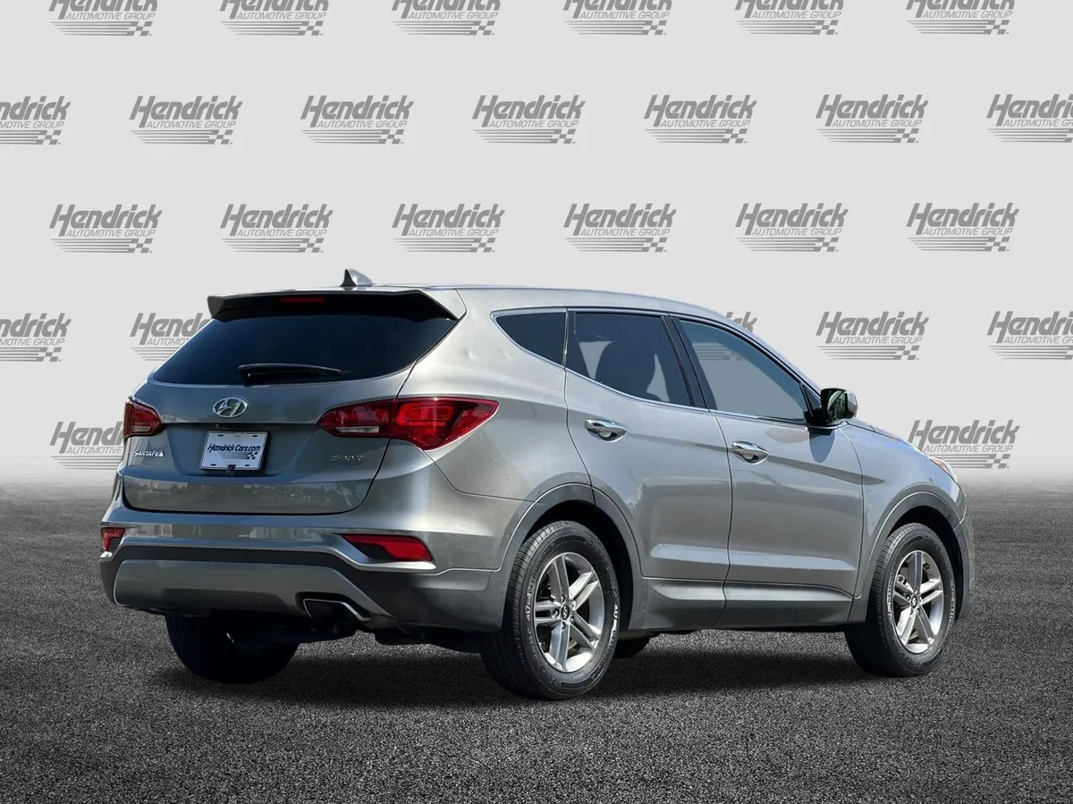 2017 Hyundai Santa Fe Sport 2.4L thumbnail 4