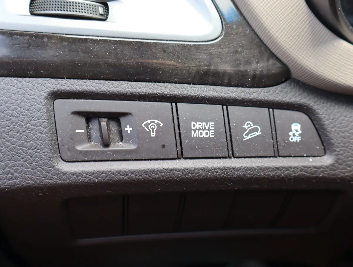2017 Hyundai Santa Fe Sport 2.4L thumbnail 17