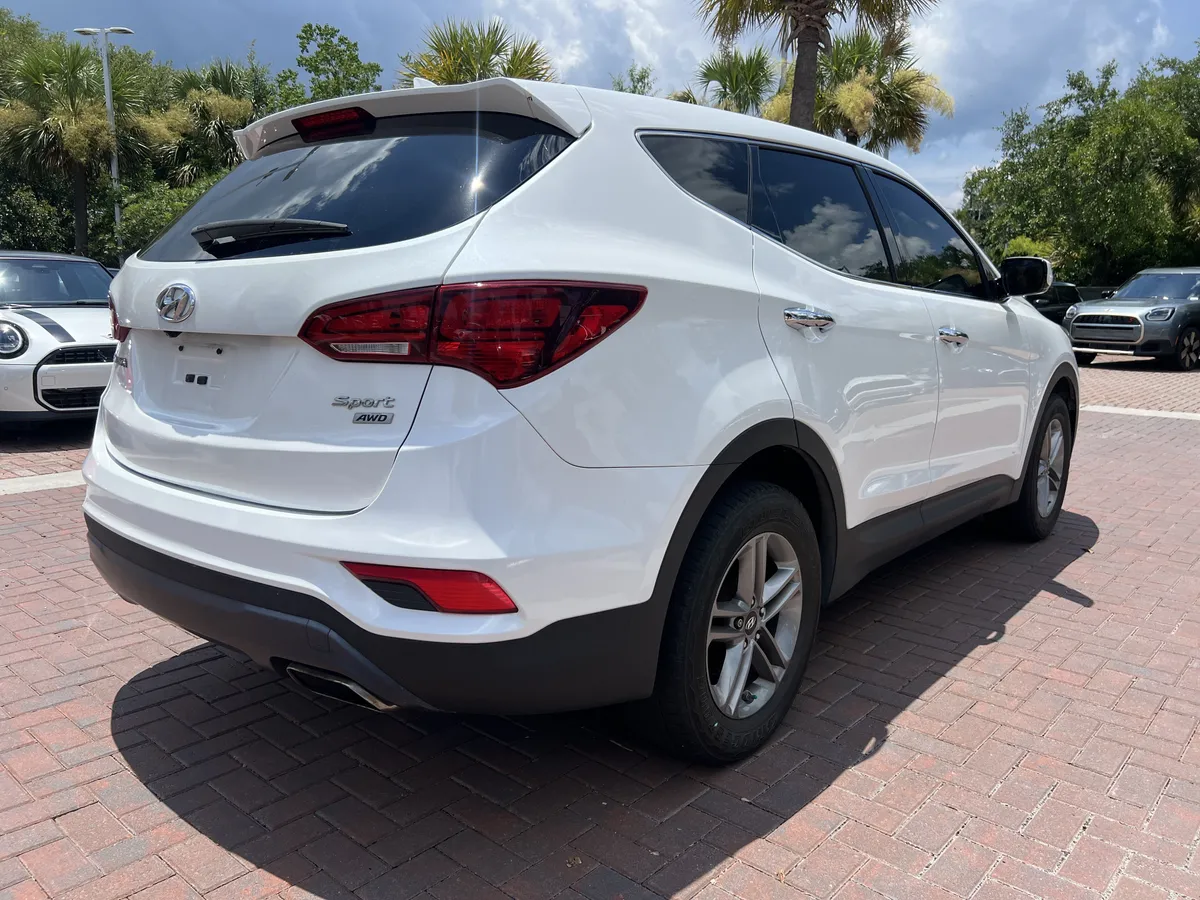 2017 Hyundai Santa Fe Sport 2.4L thumbnail 11