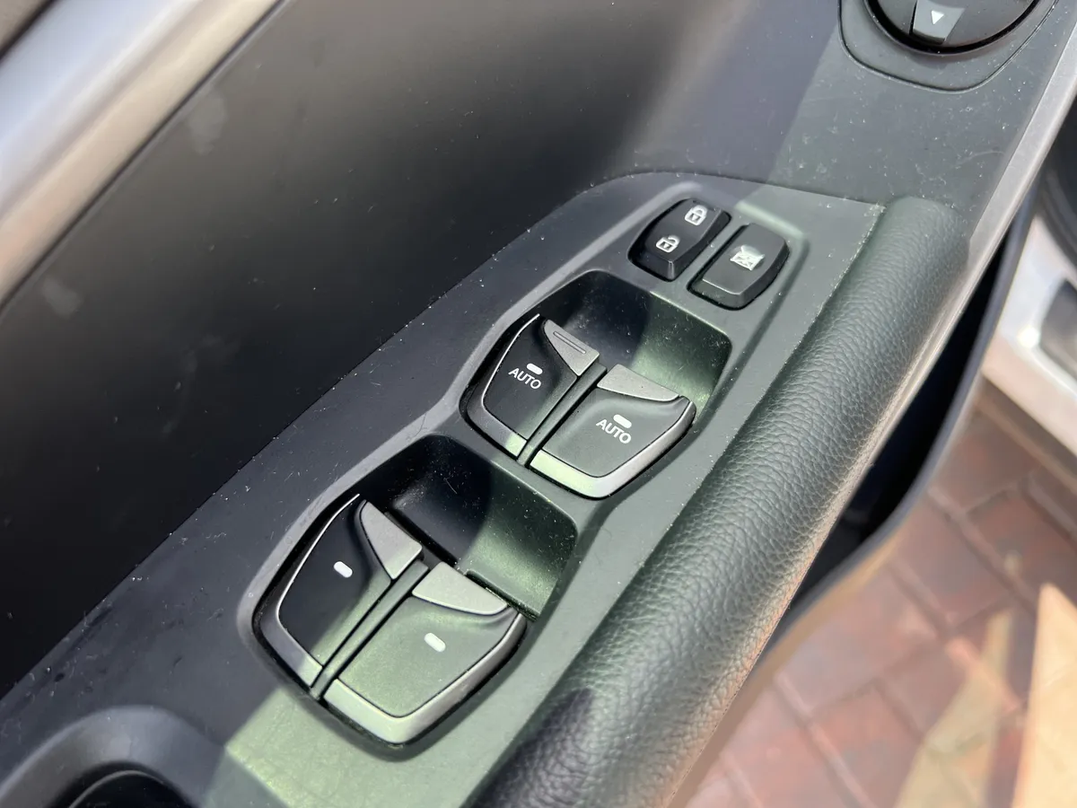 2017 Hyundai Santa Fe Sport 2.4L thumbnail 17