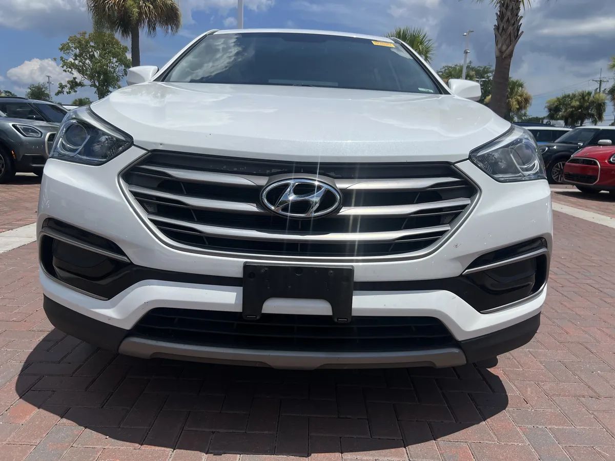 2017 Hyundai Santa Fe Sport 2.4L thumbnail 2