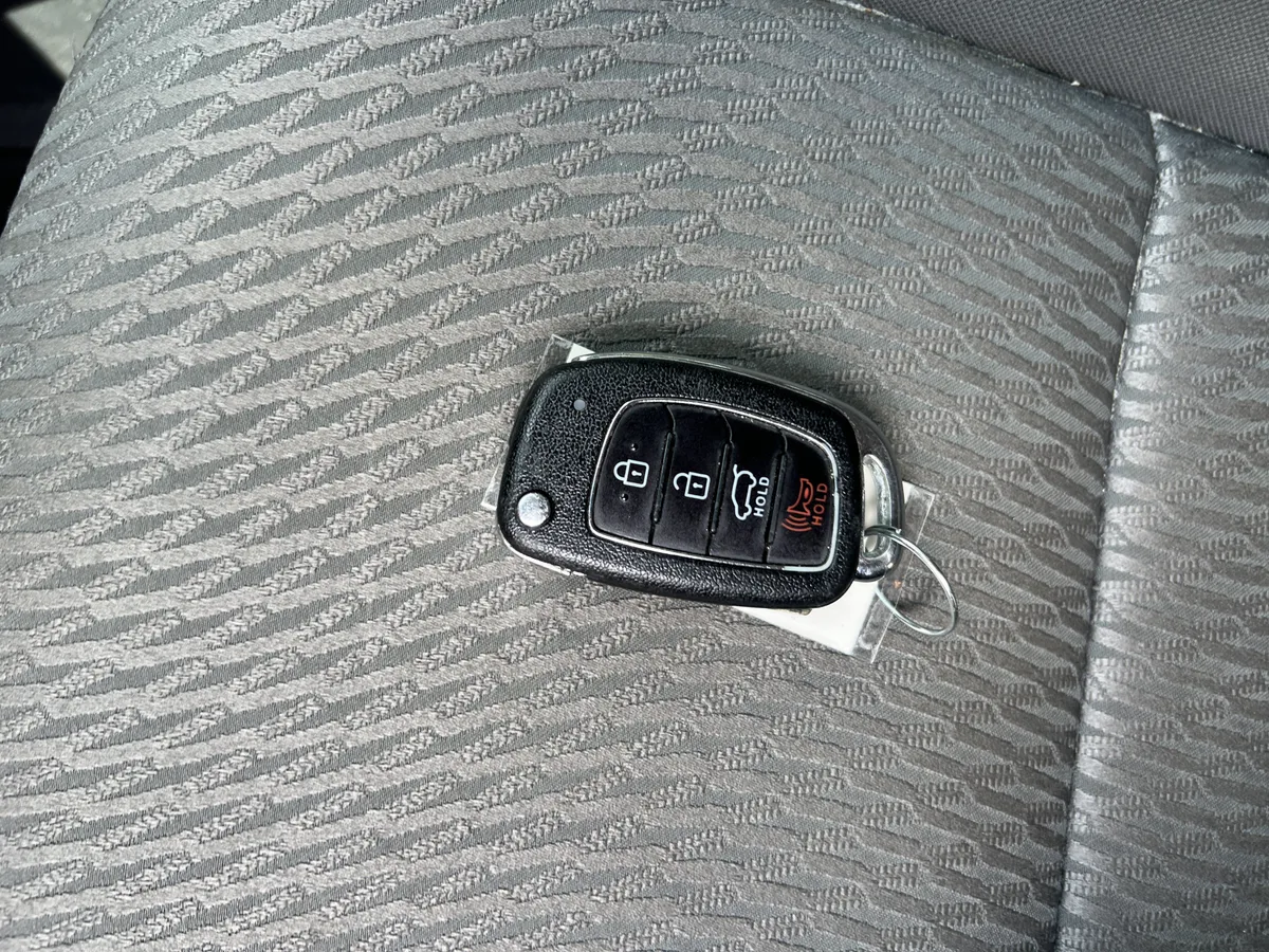 2017 Hyundai Santa Fe Sport 2.4L thumbnail 33