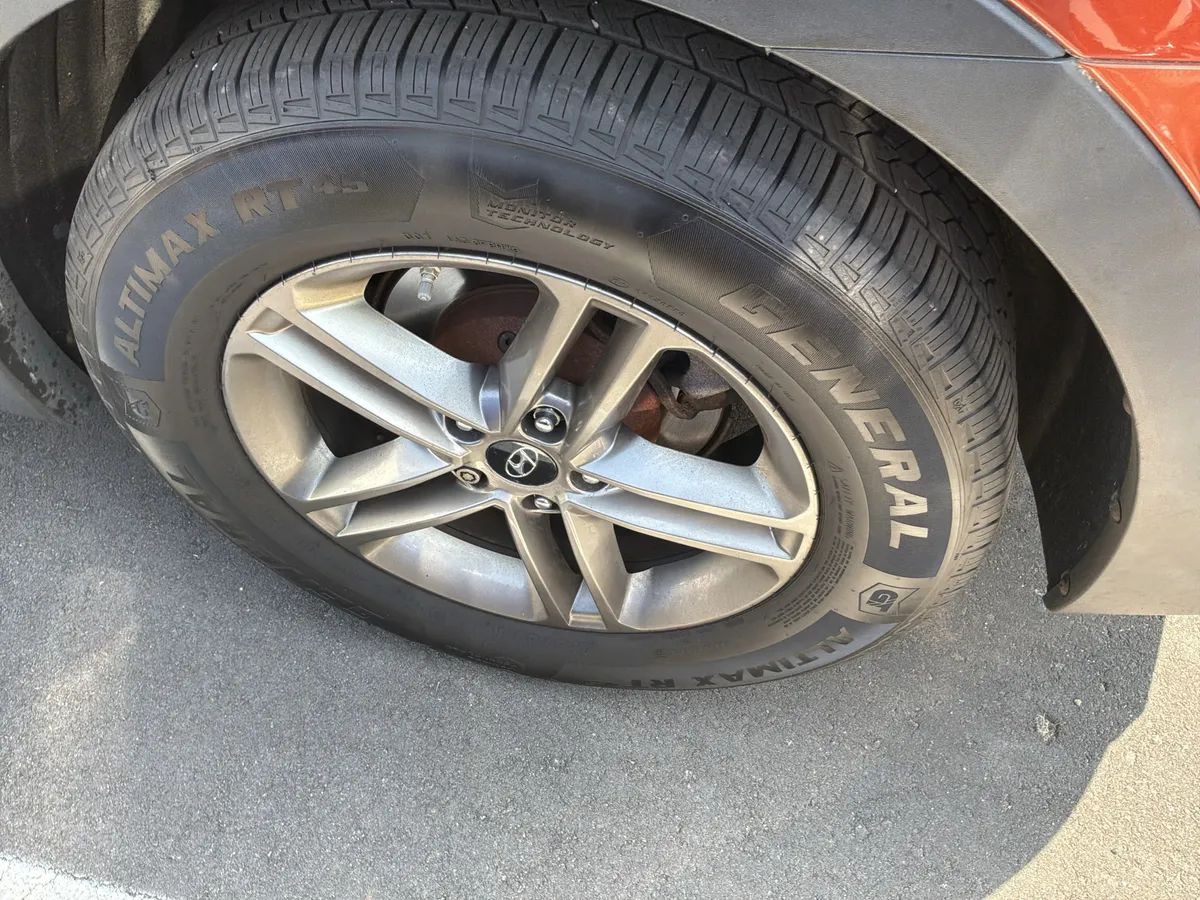 2017 Hyundai Santa Fe Sport 2.4L thumbnail 11