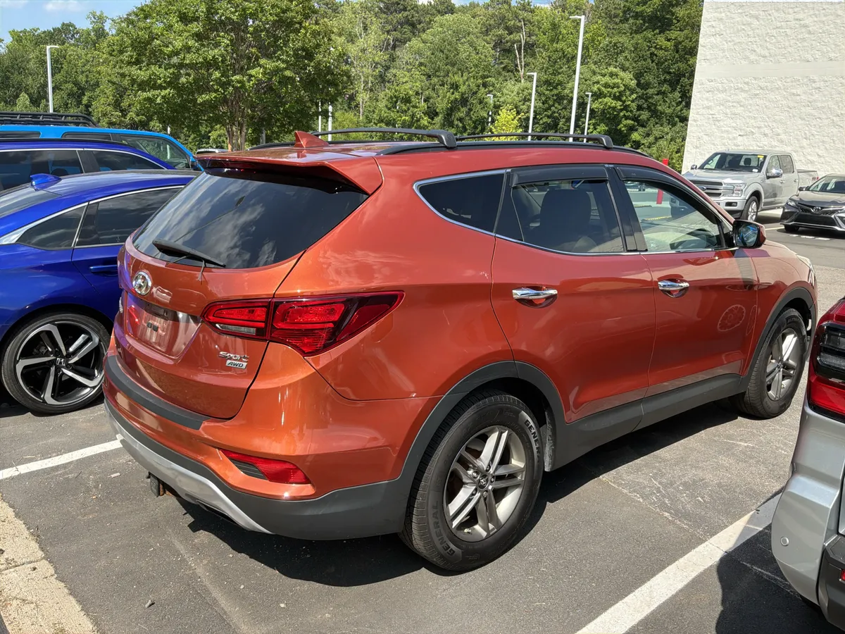 2017 Hyundai Santa Fe Sport 2.4L thumbnail 5