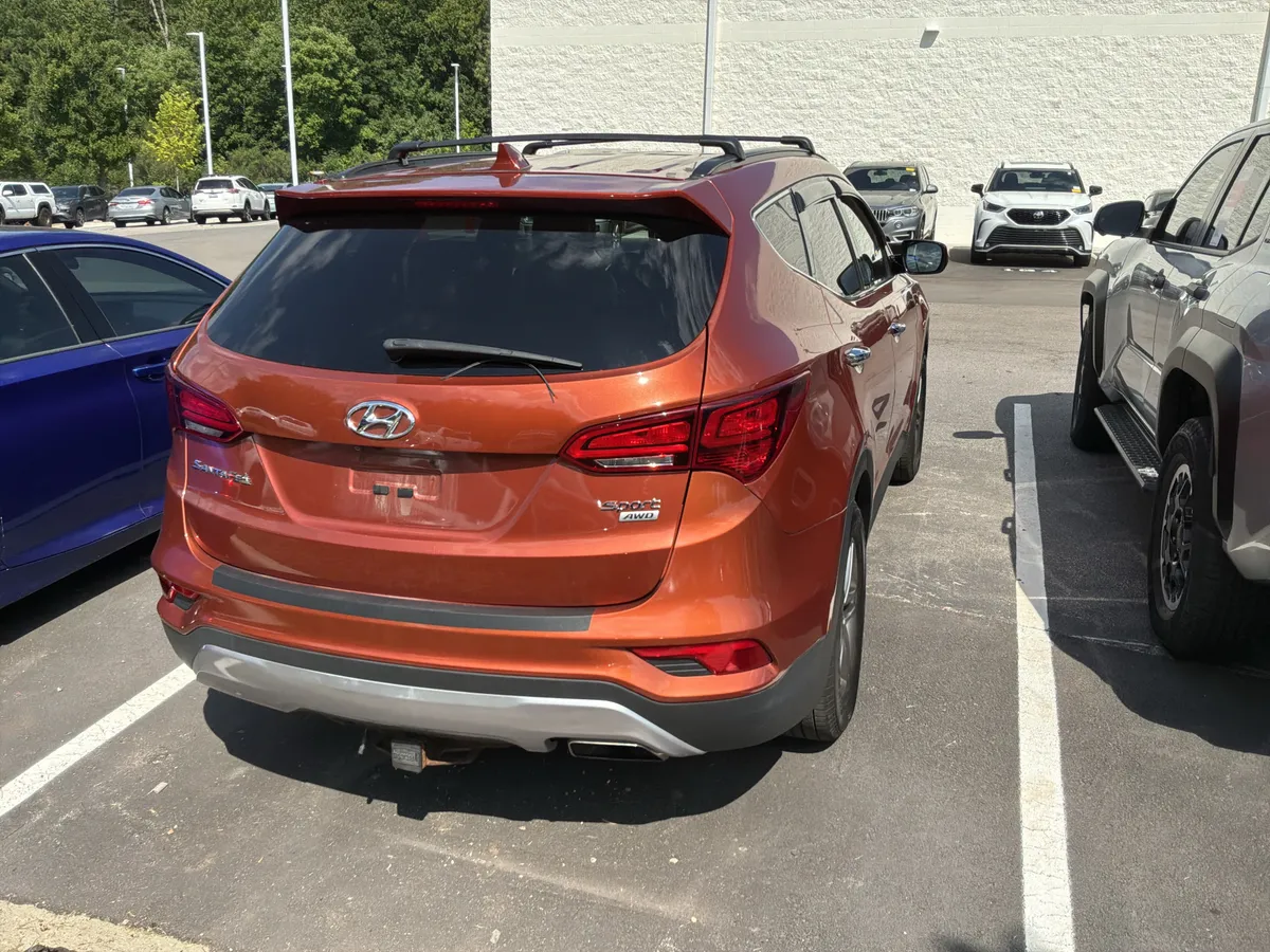 2017 Hyundai Santa Fe Sport 2.4L thumbnail 6