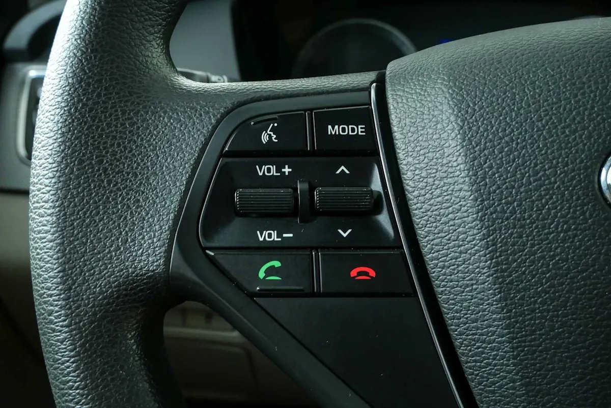 2017 HYUNDAI SONATA SE thumbnail 10