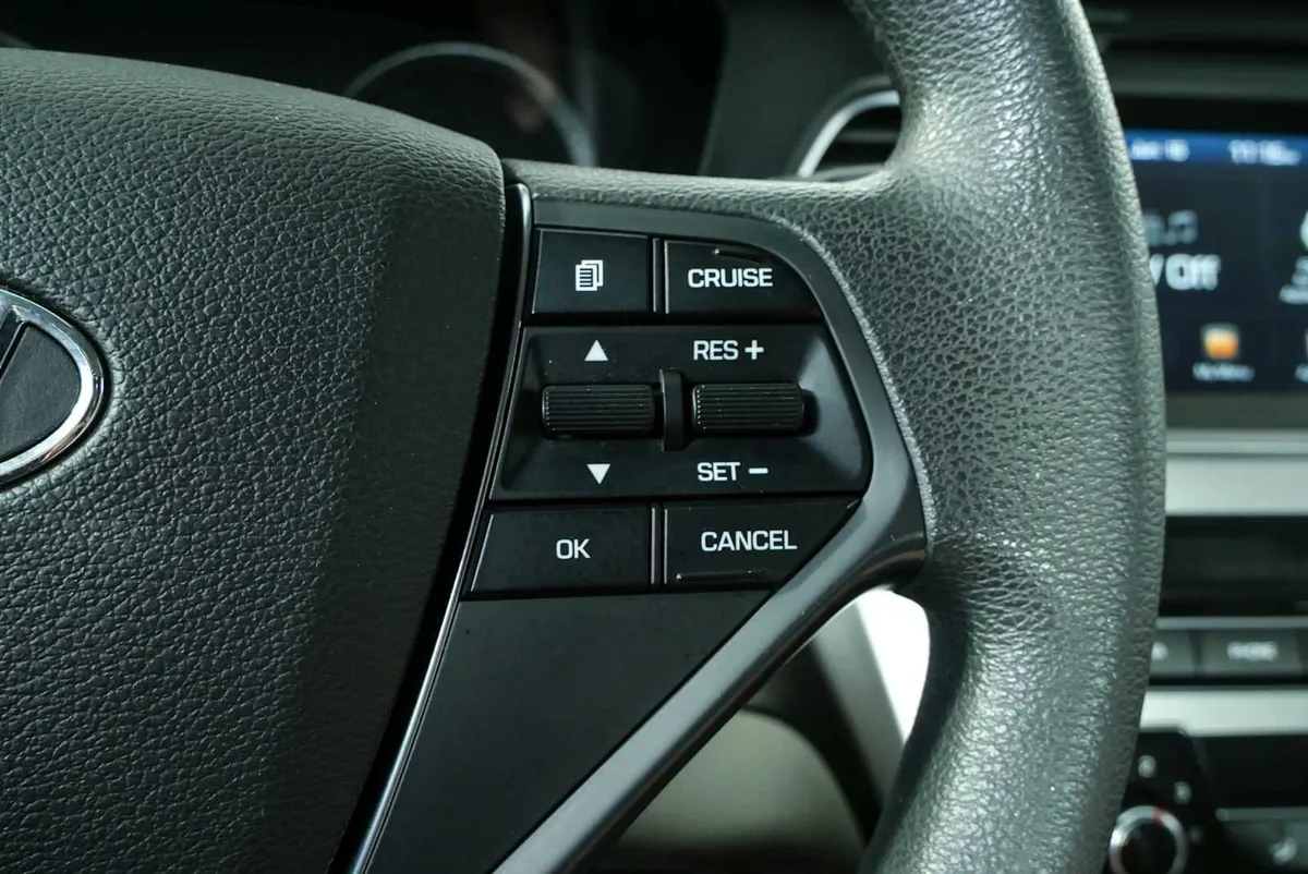 2017 HYUNDAI SONATA SE thumbnail 11