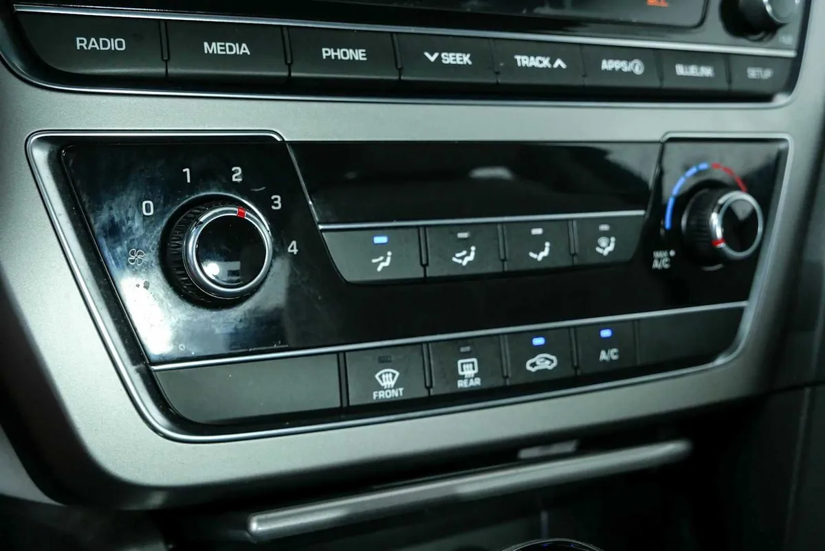 2017 HYUNDAI SONATA SE thumbnail 15