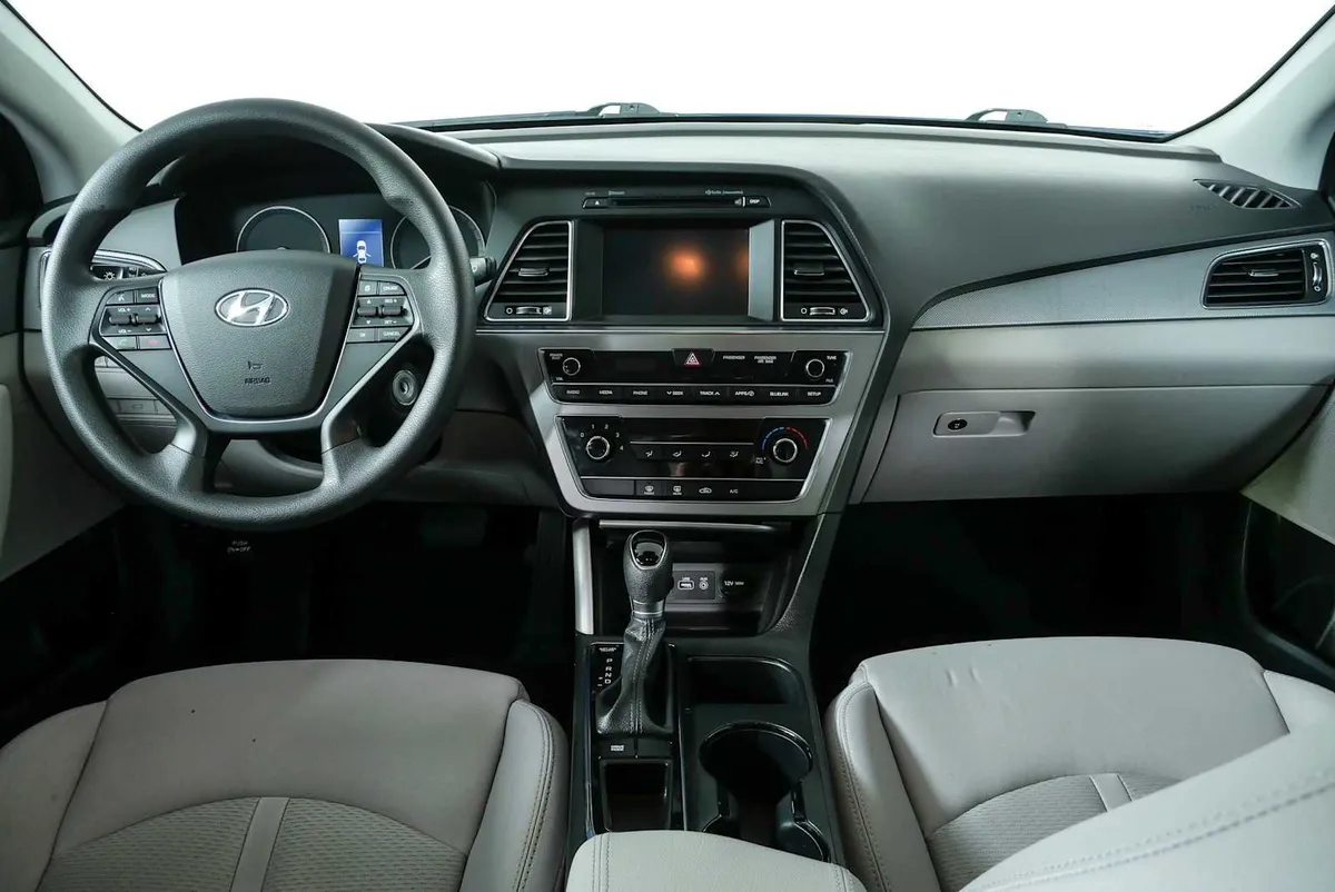 2017 HYUNDAI SONATA SE thumbnail 18