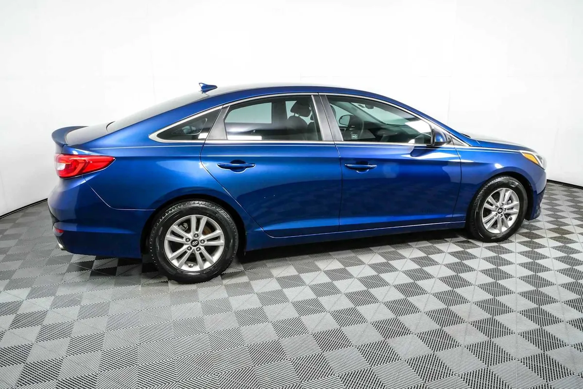 2017 HYUNDAI SONATA SE thumbnail 2