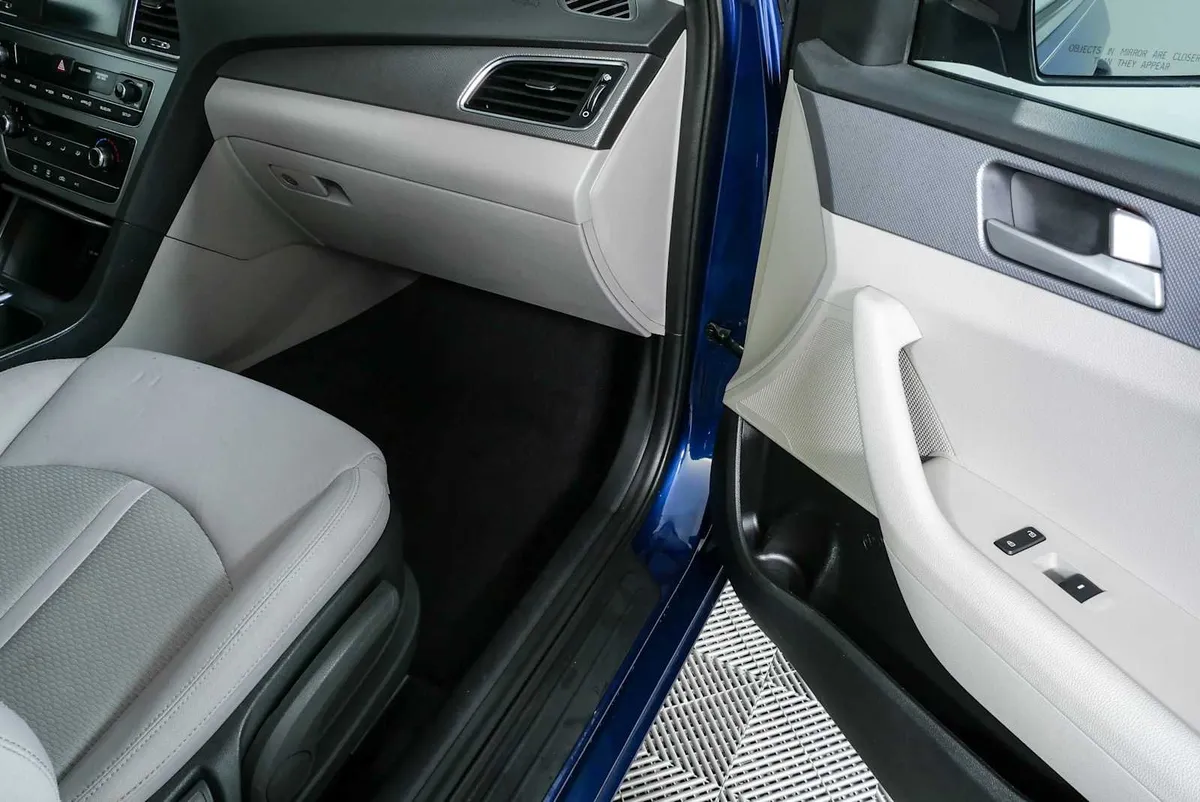 2017 HYUNDAI SONATA SE thumbnail 22